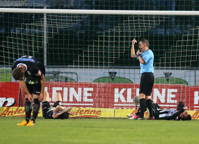 Wolfsberg - Sturm Graz
Oesterreichische Fussball Bundesliga, 31. Runde, Wolfsberger AC - SK Sturm Graz, Lavanttal Arena Wolfsberg, 27.04.2013. 

Foto zeigt Milan Dudic (Sturm) und Schiedsrichter Christian Dintar
Schlüsselwörter: verletzung