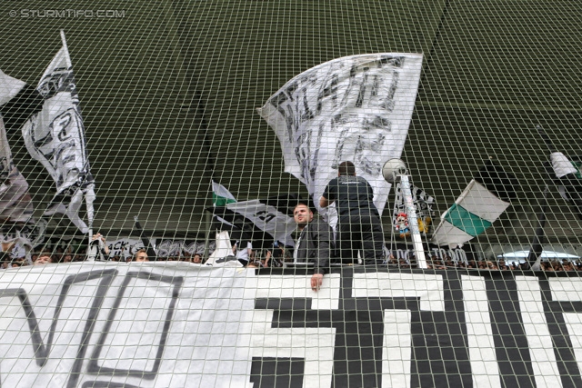 Sturm Graz - Rapid Wien
Oesterreichische Fussball Bundesliga, 32. Runde, SK Sturm Graz - SK Rapid Wien, Stadion Liebenau Graz, 05.05.2013. 

Foto zeigt Fans von Sturm mit einem Spruchband
