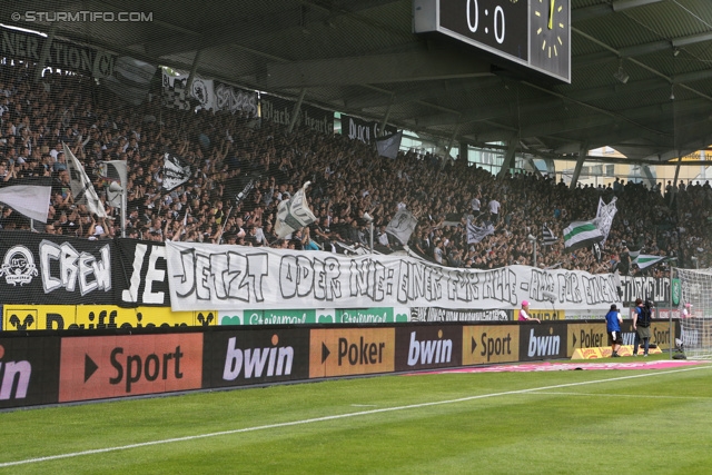 Sturm Graz - Rapid Wien
Oesterreichische Fussball Bundesliga, 32. Runde, SK Sturm Graz - SK Rapid Wien, Stadion Liebenau Graz, 05.05.2013. 

Foto zeigt Fans von Sturm mit einem Spruchband
