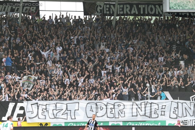 Sturm Graz - Rapid Wien
Oesterreichische Fussball Bundesliga, 32. Runde, SK Sturm Graz - SK Rapid Wien, Stadion Liebenau Graz, 05.05.2013. 

Foto zeigt Fans von Sturm mit einem Spruchband
