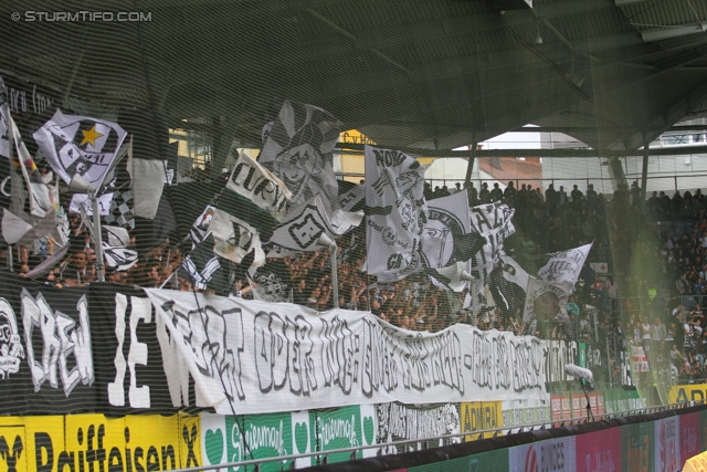 Sturm Graz - Rapid Wien
Oesterreichische Fussball Bundesliga, 32. Runde, SK Sturm Graz - SK Rapid Wien, Stadion Liebenau Graz, 05.05.2013. 

Foto zeigt Fans von Sturm mit einem Spruchband
