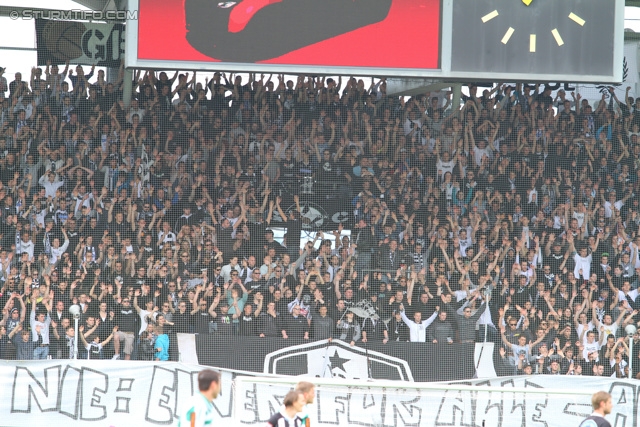 Sturm Graz - Rapid Wien
Oesterreichische Fussball Bundesliga, 32. Runde, SK Sturm Graz - SK Rapid Wien, Stadion Liebenau Graz, 05.05.2013. 

Foto zeigt Fans von Sturm mit einem Spruchband
