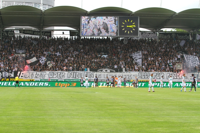 Sturm Graz - Rapid Wien
Oesterreichische Fussball Bundesliga, 32. Runde, SK Sturm Graz - SK Rapid Wien, Stadion Liebenau Graz, 05.05.2013. 

Foto zeigt Fans von Sturm mit einem Spruchband
