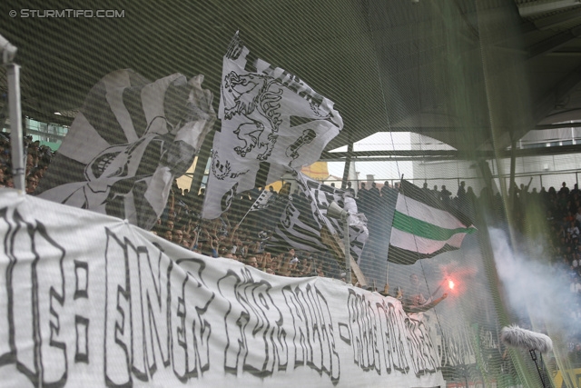 Sturm Graz - Rapid Wien
Oesterreichische Fussball Bundesliga, 32. Runde, SK Sturm Graz - SK Rapid Wien, Stadion Liebenau Graz, 05.05.2013. 

Foto zeigt Fans von Sturm mit einem Spruchband
Schlüsselwörter: pyrotechnik