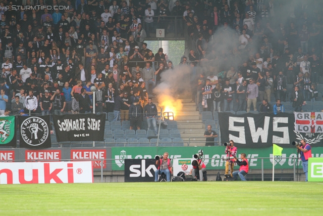 Sturm Graz - Rapid Wien
Oesterreichische Fussball Bundesliga, 32. Runde, SK Sturm Graz - SK Rapid Wien, Stadion Liebenau Graz, 05.05.2013. 

Foto zeigt Fans von Sturm
Schlüsselwörter: pyrotechnik