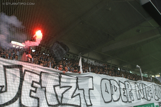 Sturm Graz - Rapid Wien
Oesterreichische Fussball Bundesliga, 32. Runde, SK Sturm Graz - SK Rapid Wien, Stadion Liebenau Graz, 05.05.2013. 

Foto zeigt Fans von Sturm mit einem Spruchband
Schlüsselwörter: pyrotechnik