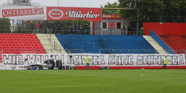 Admira Wacker - Sturm Graz
Oesterreichische Fussball Bundesliga, 33. Runde, FC Admira Wacker Moedling - SK Sturm Graz, Stadion Suedstadt Maria Enzersdorf, 11.05.2013. 

Foto zeigt Fans von Sturm mit einem Spruchband
Schlüsselwörter: protest