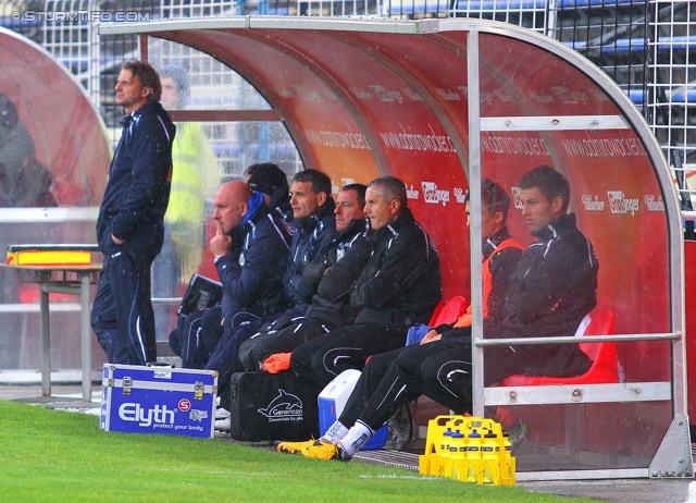 Admira Wacker - Sturm Graz
Oesterreichische Fussball Bundesliga, 33. Runde, FC Admira Wacker Moedling - SK Sturm Graz, Stadion Suedstadt Maria Enzersdorf, 11.05.2013. 

Foto zeigt Markus Schopp (Cheftrainer Sturm) und die Ersatzbank von Sturm
