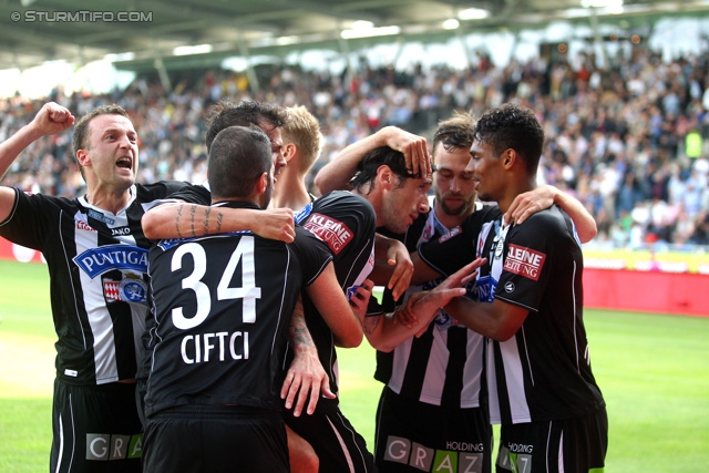 Sturm Graz - Ried
Oesterreichische Fussball Bundesliga, 34. Runde, SK Sturm Graz - SV Ried, Stadion Liebenau Graz, 19.05.2013. 

Foto zeigt Ferdinand Feldhofer (Sturm), Serkan Ciftci (Sturm), Nikola Vujadinovic (Sturm), Michael Madl (Sturm) und Rubin Rafael Okotie (Sturm)
Schlüsselwörter: torjubel