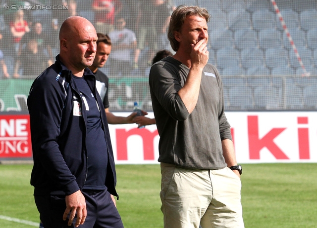 Sturm Graz - Ried
Oesterreichische Fussball Bundesliga, 34. Runde, SK Sturm Graz - SV Ried, Stadion Liebenau Graz, 19.05.2013. 

Foto zeigt Kazimierz Sidorczuk (Tormanntrainer Sturm) und Markus Schopp (Cheftrainer Sturm)
