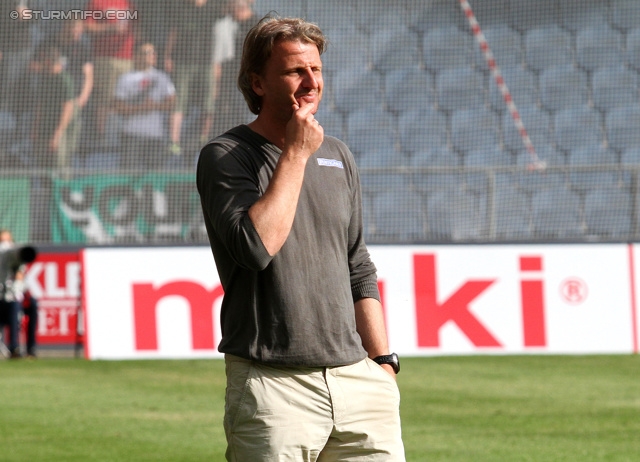 Sturm Graz - Ried
Oesterreichische Fussball Bundesliga, 34. Runde, SK Sturm Graz - SV Ried, Stadion Liebenau Graz, 19.05.2013. 

Foto zeigt Markus Schopp (Cheftrainer Sturm)
Schlüsselwörter: nachdenklich