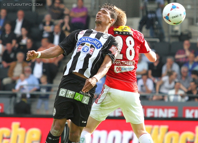 Sturm Graz - Ried
Oesterreichische Fussball Bundesliga, 34. Runde, SK Sturm Graz - SV Ried, Stadion Liebenau Graz, 19.05.2013. 

Foto zeigt Rubin Rafael Okotie (Sturm) und Thomas Reifeltshammer (Ried)
Schlüsselwörter: kopfball