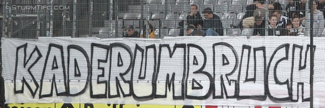 Wacker Innsbruck - Sturm Graz
Oesterreichische Fussball Bundesliga, 35. Runde, FC Wacker Innsbruck - SK Sturm Graz, Tivoli Neu Innsbruck, 22.05.2013. 

Foto zeigt Fans von Sturm mit einem Spruchband
Schlüsselwörter: protest