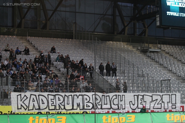 Wacker Innsbruck - Sturm Graz
Oesterreichische Fussball Bundesliga, 35. Runde, FC Wacker Innsbruck - SK Sturm Graz, Tivoli Neu Innsbruck, 22.05.2013. 

Foto zeigt Fans von Sturm mit einem Spruchband
Schlüsselwörter: protest