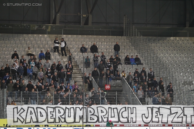 Wacker Innsbruck - Sturm Graz
Oesterreichische Fussball Bundesliga, 35. Runde, FC Wacker Innsbruck - SK Sturm Graz, Tivoli Neu Innsbruck, 22.05.2013. 

Foto zeigt Fans von Sturm mit einem Spruchband
Schlüsselwörter: protest