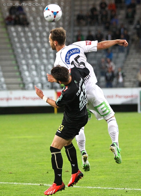 Wacker Innsbruck - Sturm Graz
Oesterreichische Fussball Bundesliga, 35. Runde, FC Wacker Innsbruck - SK Sturm Graz, Tivoli Neu Innsbruck, 22.05.2013. 

Foto zeigt Christoph Saurer (Innsbruck) und Michael Madl (Sturm)
Schlüsselwörter: kopfball