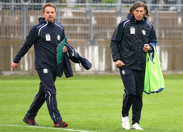 Sturm Amateure - KSV Amateure
Regionalliga Mitte, 28. Runde,  Sturm Graz Amateure - KSV Amateure, Trainingszentrum Messendorf, 24.05.2013. 

Foto zeigt Roland Goriupp (Tormanntrainer Sturm Amateure) und Stojadin Rajkovic (Cheftrainer Sturm Amateure)
