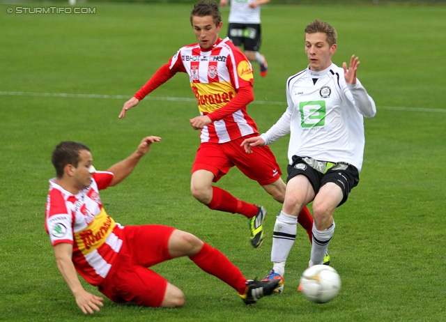 Sturm Amateure - KSV Amateure
Regionalliga Mitte, 28. Runde,  Sturm Graz Amateure - KSV Amateure, Trainingszentrum Messendorf, 24.05.2013. 

Foto zeigt Michael Hochleitner (KSV Amateure) und Marc Andre Schmerboeck (Sturm Amateure)
