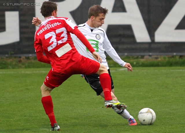 Sturm Amateure - KSV Amateure
Regionalliga Mitte, 28. Runde,  Sturm Graz Amateure - KSV Amateure, Trainingszentrum Messendorf, 24.05.2013. 

Foto zeigt Lorenz Reisinger (KSV Amateure) und Marc Andre Schmerboeck (Sturm Amateure)
