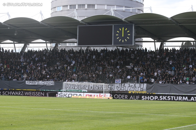 Sturm Graz - Wr. Neustadt
Oesterreichische Fussball Bundesliga, 36. Runde, SK Sturm Graz - SC Wiener Neustadt, Stadion Liebenau Graz, 26.05.2013. 

Foto zeigt Fans von Sturm mit einem Spruchband
Schlüsselwörter: protest