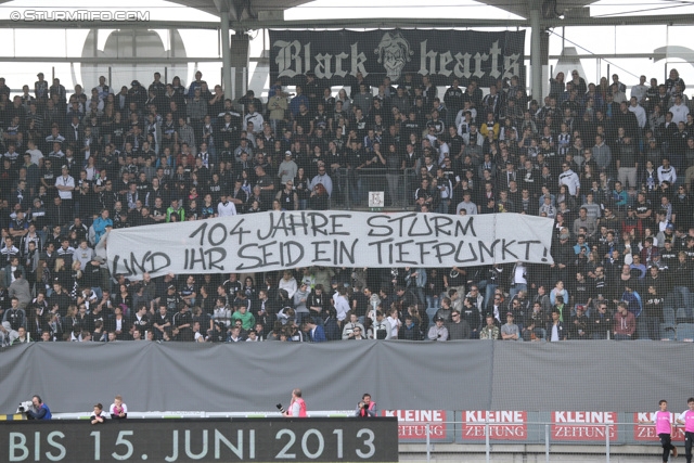 Sturm Graz - Wr. Neustadt
Oesterreichische Fussball Bundesliga, 36. Runde, SK Sturm Graz - SC Wiener Neustadt, Stadion Liebenau Graz, 26.05.2013. 

Foto zeigt Fans von Sturm mit einem Spruchband
Schlüsselwörter: protest