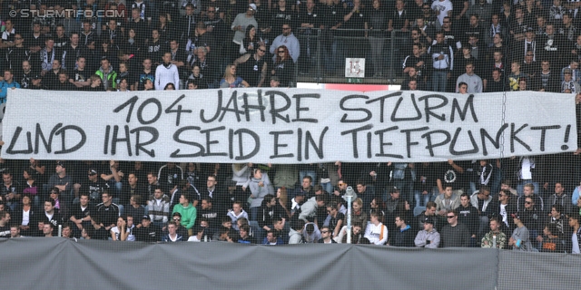 Sturm Graz - Wr. Neustadt
Oesterreichische Fussball Bundesliga, 36. Runde, SK Sturm Graz - SC Wiener Neustadt, Stadion Liebenau Graz, 26.05.2013. 

Foto zeigt Fans von Sturm mit einem Spruchband
Schlüsselwörter: protest