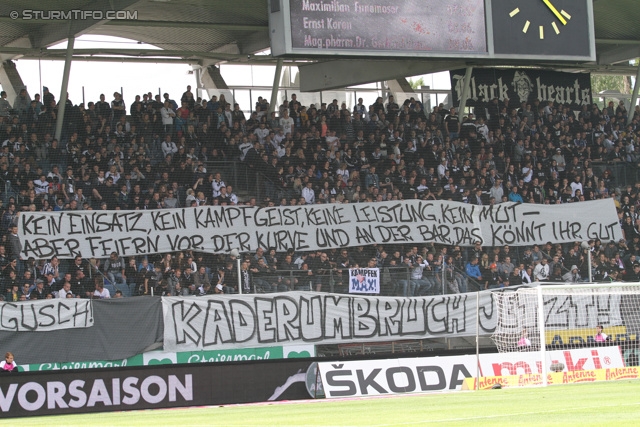 Sturm Graz - Wr. Neustadt
Oesterreichische Fussball Bundesliga, 36. Runde, SK Sturm Graz - SC Wiener Neustadt, Stadion Liebenau Graz, 26.05.2013. 

Foto zeigt Fans von Sturm mit einem Spruchband
Schlüsselwörter: protest