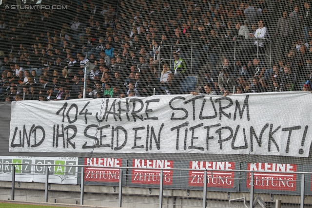 Sturm Graz - Wr. Neustadt
Oesterreichische Fussball Bundesliga, 36. Runde, SK Sturm Graz - SC Wiener Neustadt, Stadion Liebenau Graz, 26.05.2013. 

Foto zeigt Fans von Sturm mit einem Spruchband
Schlüsselwörter: protest