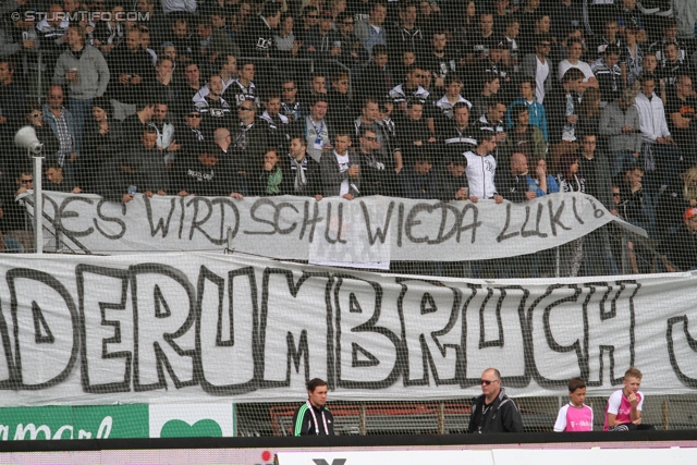 Sturm Graz - Wr. Neustadt
Oesterreichische Fussball Bundesliga, 36. Runde, SK Sturm Graz - SC Wiener Neustadt, Stadion Liebenau Graz, 26.05.2013. 

Foto zeigt Fans von Sturm mit einem Spruchband
