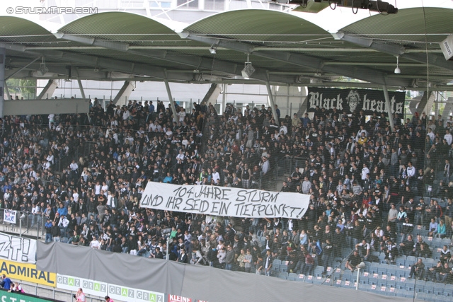 Sturm Graz - Wr. Neustadt
Oesterreichische Fussball Bundesliga, 36. Runde, SK Sturm Graz - SC Wiener Neustadt, Stadion Liebenau Graz, 26.05.2013. 

Foto zeigt Fans von Sturm mit einem Spruchband
Schlüsselwörter: protest