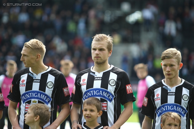 Sturm Graz - Wr. Neustadt
Oesterreichische Fussball Bundesliga, 36. Runde, SK Sturm Graz - SC Wiener Neustadt, Stadion Liebenau Graz, 26.05.2013. 

Foto zeigt Matthias Koch (Sturm), Zeljko Balen (Sturm), Florian Kainz (Sturm) und Einlaufkinder
