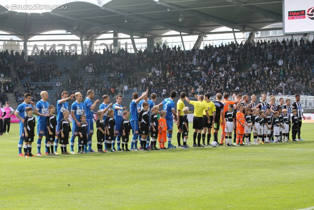 Sturm Graz - Wr. Neustadt
Oesterreichische Fussball Bundesliga, 36. Runde, SK Sturm Graz - SC Wiener Neustadt, Stadion Liebenau Graz, 26.05.2013. 

Foto zeigt die Mannschaft von Wr. Neustadt, das Schiedsrichterteam und die Mannschaft von Sturm
