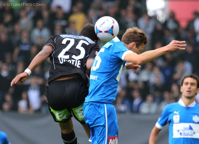 Sturm Graz - Wr. Neustadt
Oesterreichische Fussball Bundesliga, 36. Runde, SK Sturm Graz - SC Wiener Neustadt, Stadion Liebenau Graz, 26.05.2013. 

Foto zeigt Rubin Rafael Okotie (Sturm) und Mario Pollhammer (Wr. Neustadt)
Schlüsselwörter: kopfball