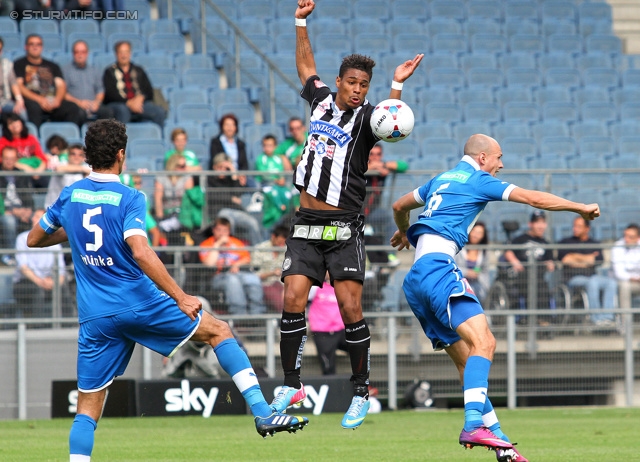 Sturm Graz - Wr. Neustadt
Oesterreichische Fussball Bundesliga, 36. Runde, SK Sturm Graz - SC Wiener Neustadt, Stadion Liebenau Graz, 26.05.2013. 

Foto zeigt Peter Hlinka (Wr. Neustadt) und Rubin Rafael Okotie (Sturm)
