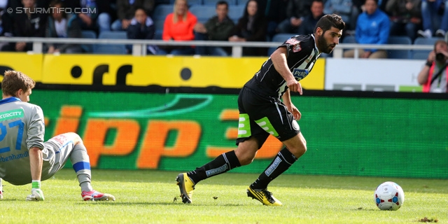 Sturm Graz - Wr. Neustadt
Oesterreichische Fussball Bundesliga, 36. Runde, SK Sturm Graz - SC Wiener Neustadt, Stadion Liebenau Graz, 26.05.2013. 

Foto zeigt Joerg Siebenhandl (Wr. Neustadt) und Serkan Ciftci (Sturm)
