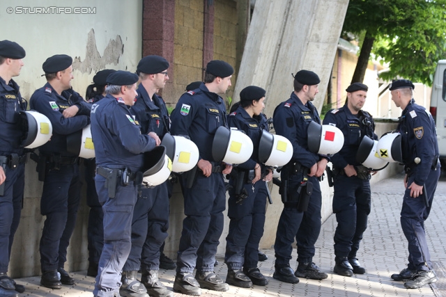 Sturm Graz - Wr. Neustadt
Oesterreichische Fussball Bundesliga, 36. Runde, SK Sturm Graz - SC Wiener Neustadt, Stadion Liebenau Graz, 26.05.2013. 

Foto zeigt Polizei
