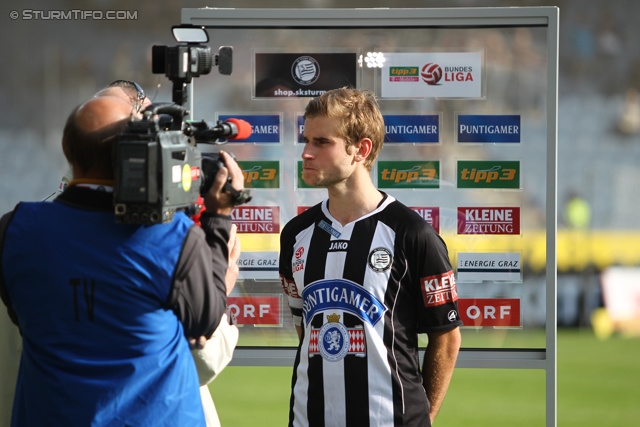 Sturm Graz - Wr. Neustadt
Oesterreichische Fussball Bundesliga, 36. Runde, SK Sturm Graz - SC Wiener Neustadt, Stadion Liebenau Graz, 26.05.2013. 

Foto zeigt Manuel Weber (Sturm) beim Interview
