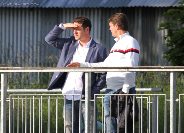 Sturm Amateure - St. Florian
Regionalliga Mitte, 30. Runde,  Sturm Graz Amateure - Union St. Florian, Trainingszentrum Messendorf, 01.06.2013. 

Foto zeigt Franco Foda (Cheftrainer Kaiserslautern) und Hannes Reinmayr (ehem. Spieler Sturm)
