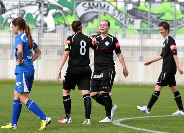 Sturm Damen - Suedbuergenland 1b
2. Frauenliga Ost/Sued, 22. Runde,  SK Sturm Graz Damen/Stattegg - FC Suedburgenland 1b, Trainingszentrum Messendorf, 01.06.2013. 

Foto zeigt Lena-Maria Varga (Suedburgenland), Stephanie Kovacs (Sturm Damen) und Stephanie Schachner (Sturm Damen)
Schlüsselwörter: torjubel