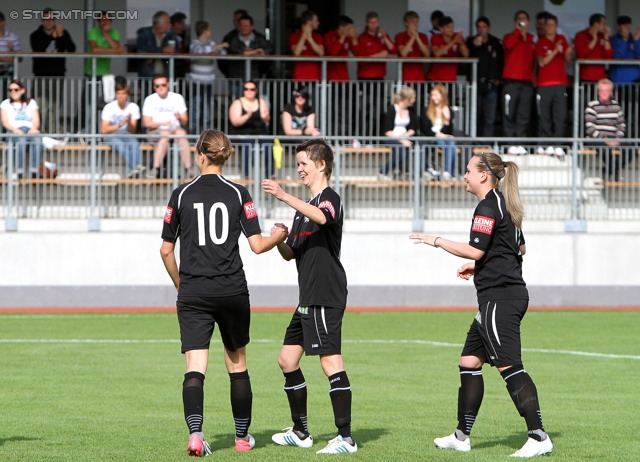 Sturm Damen - Suedbuergenland 1b
2. Frauenliga Ost/Sued, 22. Runde,  SK Sturm Graz Damen/Stattegg - FC Suedburgenland 1b, Trainingszentrum Messendorf, 01.06.2013. 

Foto zeigt Veronika Hammer (Sturm Damen), Alexandra Brigitta Mosolics (Sturm Damen) und Stephanie Schachner (Sturm Damen)
Schlüsselwörter: torjubel