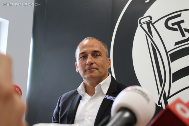 Pressekonferenz Sturm
Oesterreichische Fussball Bundesliga, SK Sturm Graz Pressekonferenz, Trainingszentrum Messendorf, 06.06.2013.

Foto zeigt Darko Milanic (Cheftrainer Sturm)
