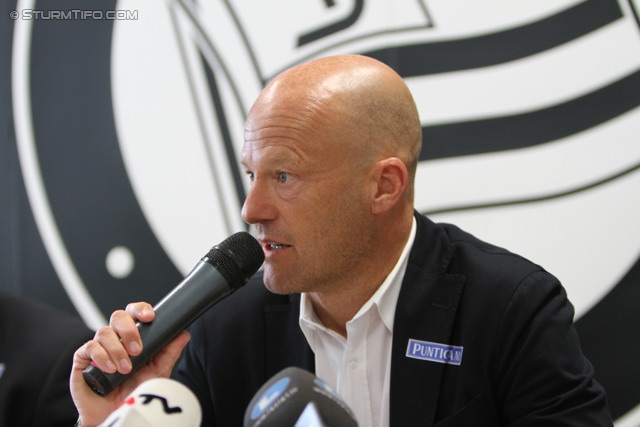 Pressekonferenz Sturm
Oesterreichische Fussball Bundesliga, SK Sturm Graz Pressekonferenz, Trainingszentrum Messendorf, 06.06.2013.

Foto zeigt Gerhard Goldbrich (General Manager Sturm)
