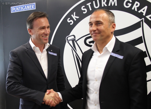Pressekonferenz Sturm
Oesterreichische Fussball Bundesliga, SK Sturm Graz Pressekonferenz, Trainingszentrum Messendorf, 06.06.2013.

Foto zeigt Christian Jauk (Praesident Sturm) und Darko Milanic (Cheftrainer Sturm)

