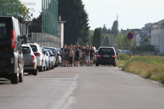 Trainingsauftakt Sturm
Oesterreichische Fussball Bundesliga, SK Sturm Graz Trainingsauftakt, Trainingszentrum Messendorf, 17.06.2013.

Foto zeigt Fans von Sturm
