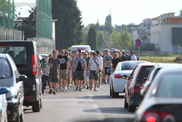 Trainingsauftakt Sturm
Oesterreichische Fussball Bundesliga, SK Sturm Graz Trainingsauftakt, Trainingszentrum Messendorf, 17.06.2013.

Foto zeigt Fans von Sturm
