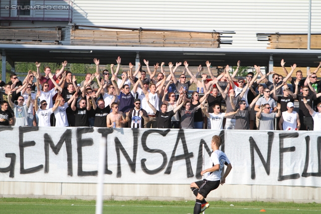 Trainingsauftakt Sturm
Oesterreichische Fussball Bundesliga, SK Sturm Graz Trainingsauftakt, Trainingszentrum Messendorf, 17.06.2013.

Foto zeigt Fans von Sturm mit einem Spruchband
