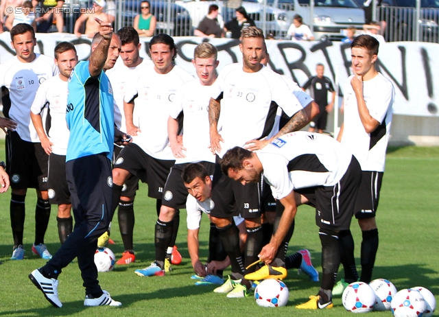 Trainingsauftakt Sturm
Oesterreichische Fussball Bundesliga, SK Sturm Graz Trainingsauftakt, Trainingszentrum Messendorf, 17.06.2013.

Foto zeigt Darko Milanic (Cheftrainer Sturm) und die Mannschaft von Sturm
