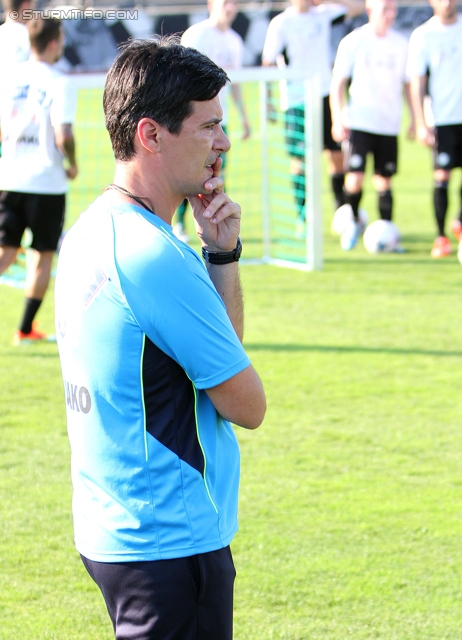 Trainingsauftakt Sturm
Oesterreichische Fussball Bundesliga, SK Sturm Graz Trainingsauftakt, Trainingszentrum Messendorf, 17.06.2013.

Foto zeigt Novica Nikcevic (Co-Trainer Sturm)
