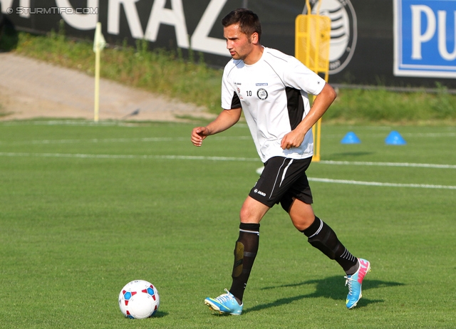 Trainingsauftakt Sturm
Oesterreichische Fussball Bundesliga, SK Sturm Graz Trainingsauftakt, Trainingszentrum Messendorf, 17.06.2013.

Foto zeigt Anel Hadzic (Sturm)
