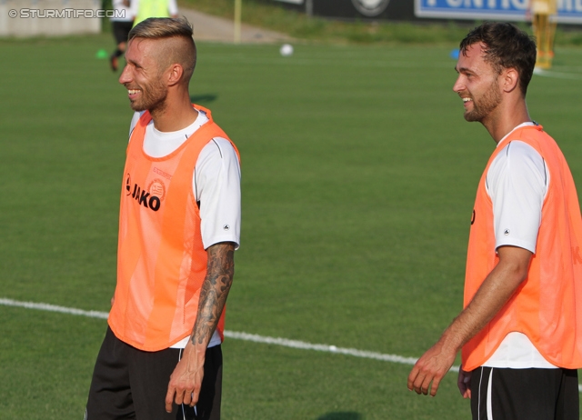 Trainingsauftakt Sturm
Oesterreichische Fussball Bundesliga, SK Sturm Graz Trainingsauftakt, Trainingszentrum Messendorf, 17.06.2013.

Foto zeigt Patrick Wolf (Sturm) und Michael Madl (Sturm)
